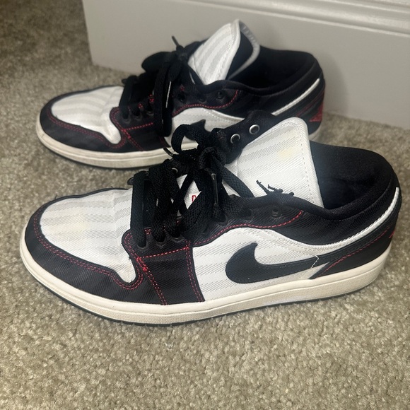 Air Jordon 1 Low Black and White Sneakers